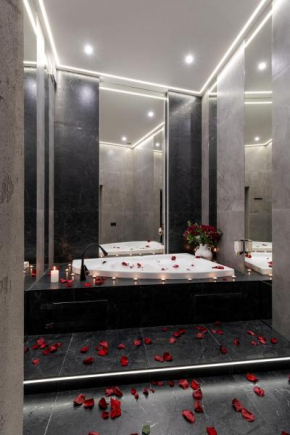 Royal jacuzzi apartment on Kostyushka 16